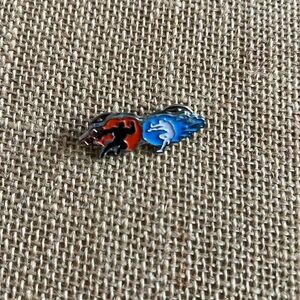 Showdown Red vs Blue - Enamel Pin Loot Crate NEW EXCLUSIVE #LOOTPINS